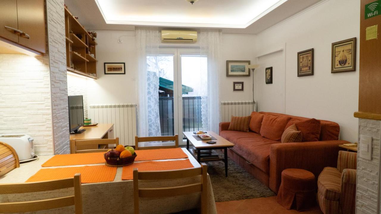 Apartment Akacija Gardens Belgrado Buitenkant foto