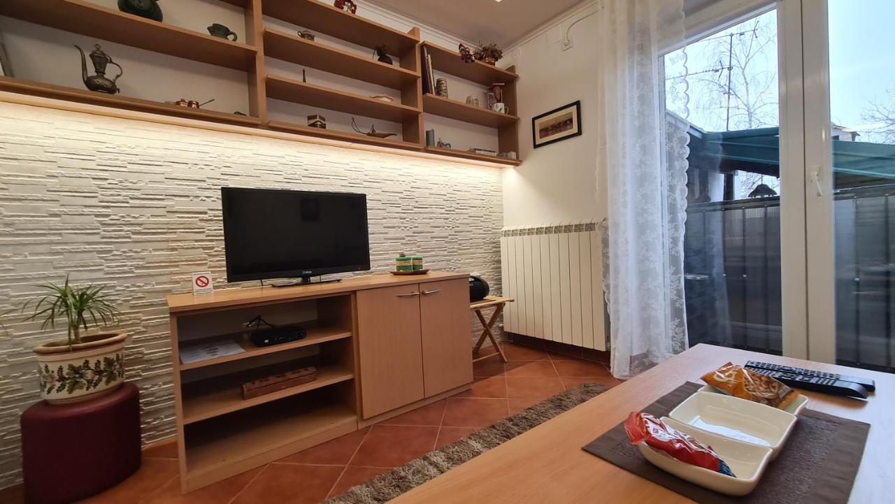 Apartment Akacija Gardens Belgrado Buitenkant foto