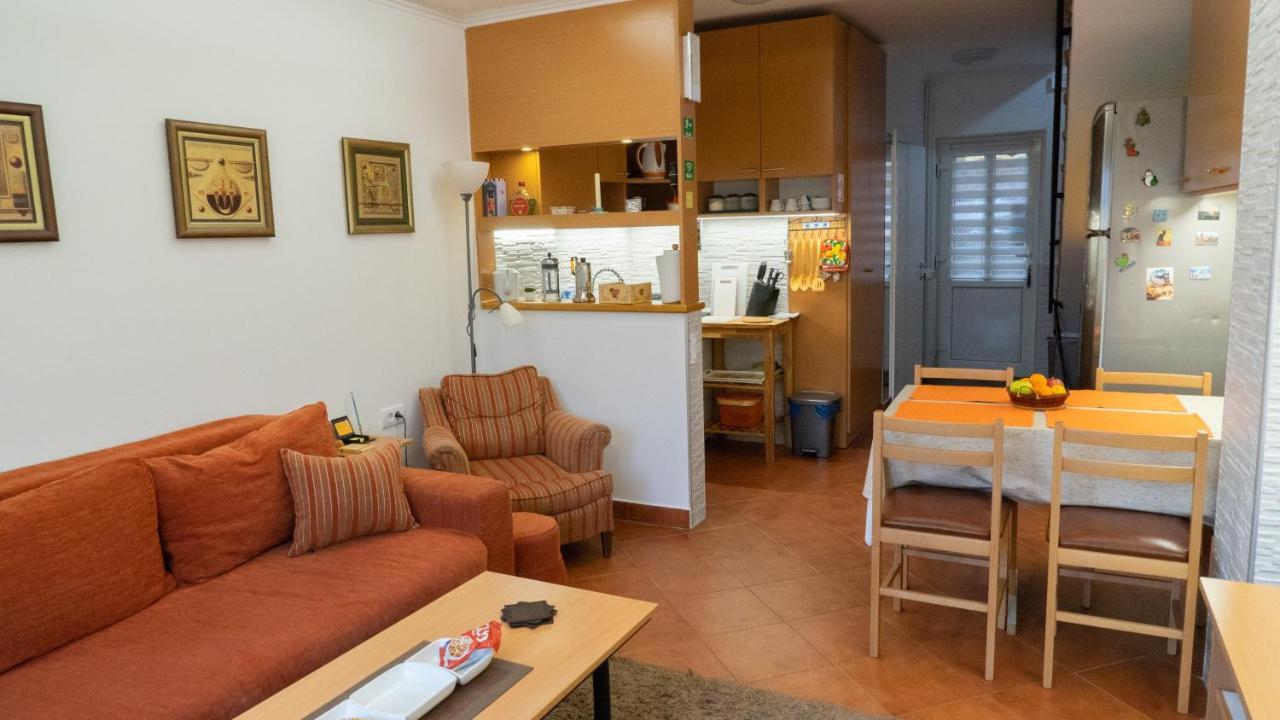 Apartment Akacija Gardens Belgrado Buitenkant foto