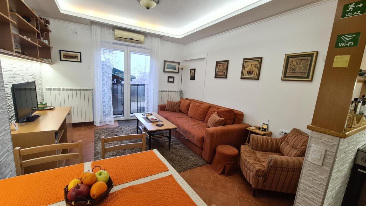 Apartment Akacija Gardens Belgrado Buitenkant foto