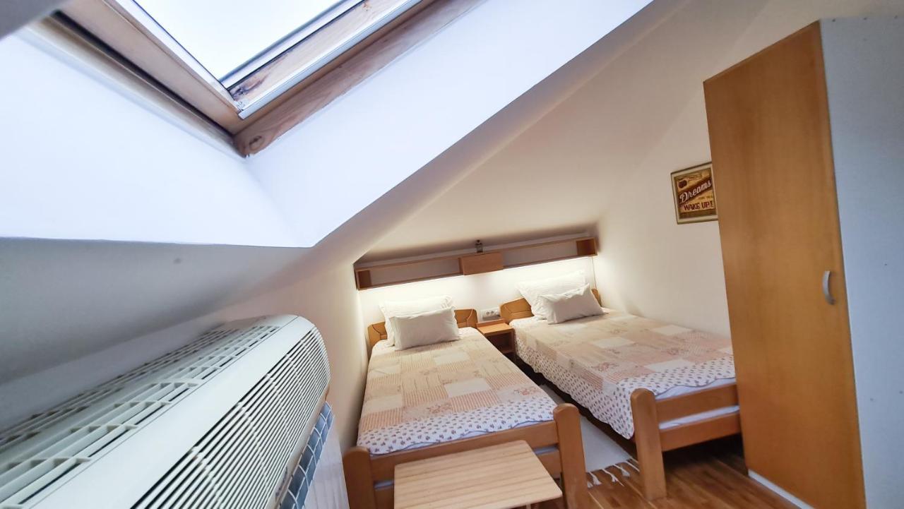Apartment Akacija Gardens Belgrado Buitenkant foto