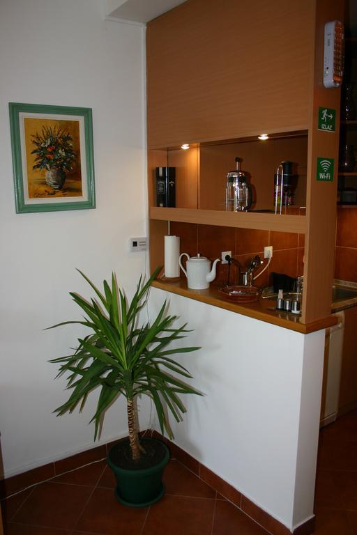 Apartment Akacija Gardens Belgrado Kamer foto