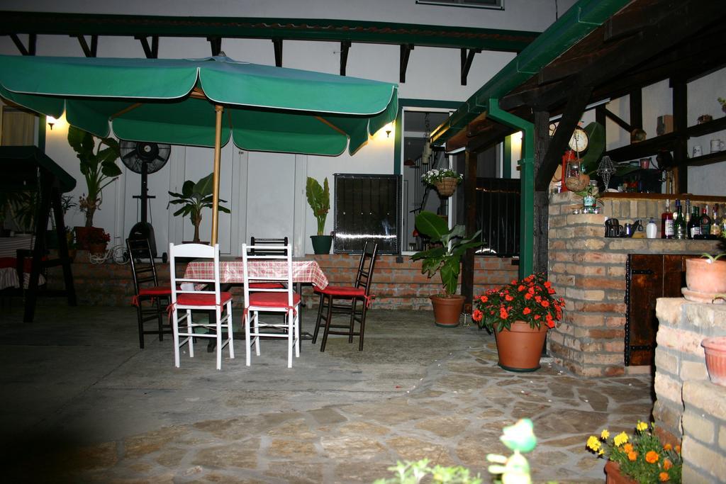 Apartment Akacija Gardens Belgrado Buitenkant foto