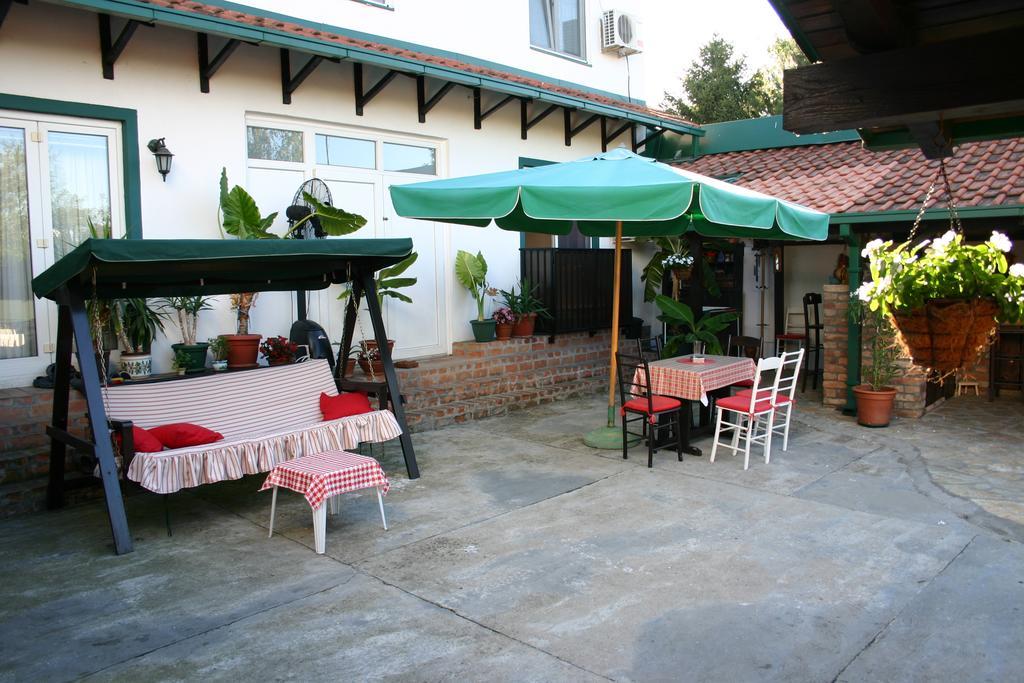 Apartment Akacija Gardens Belgrado Buitenkant foto