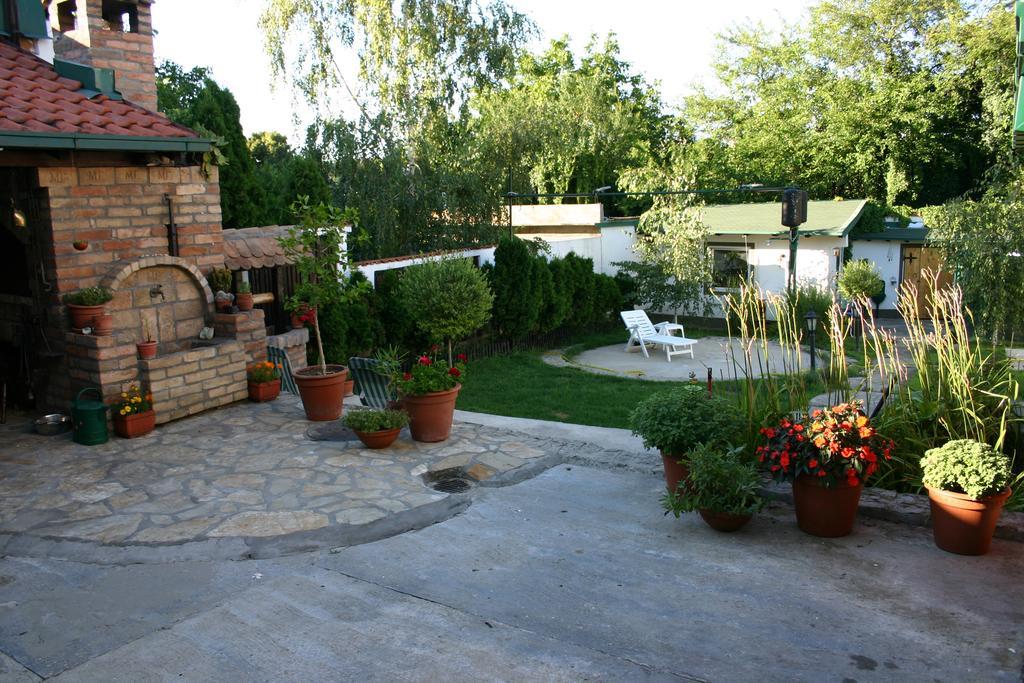 Apartment Akacija Gardens Belgrado Buitenkant foto