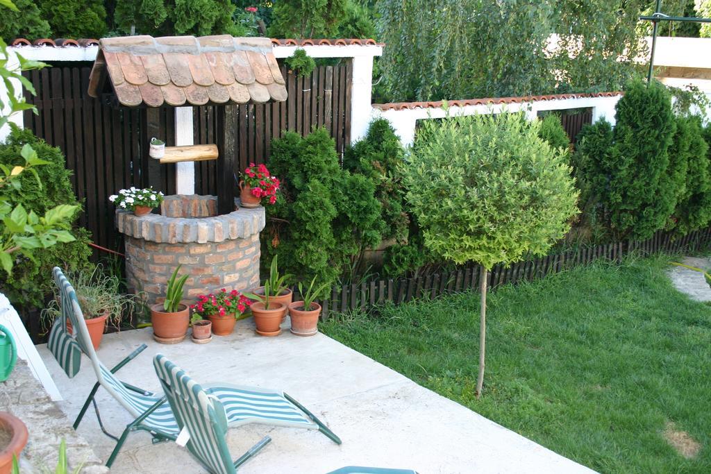 Apartment Akacija Gardens Belgrado Buitenkant foto